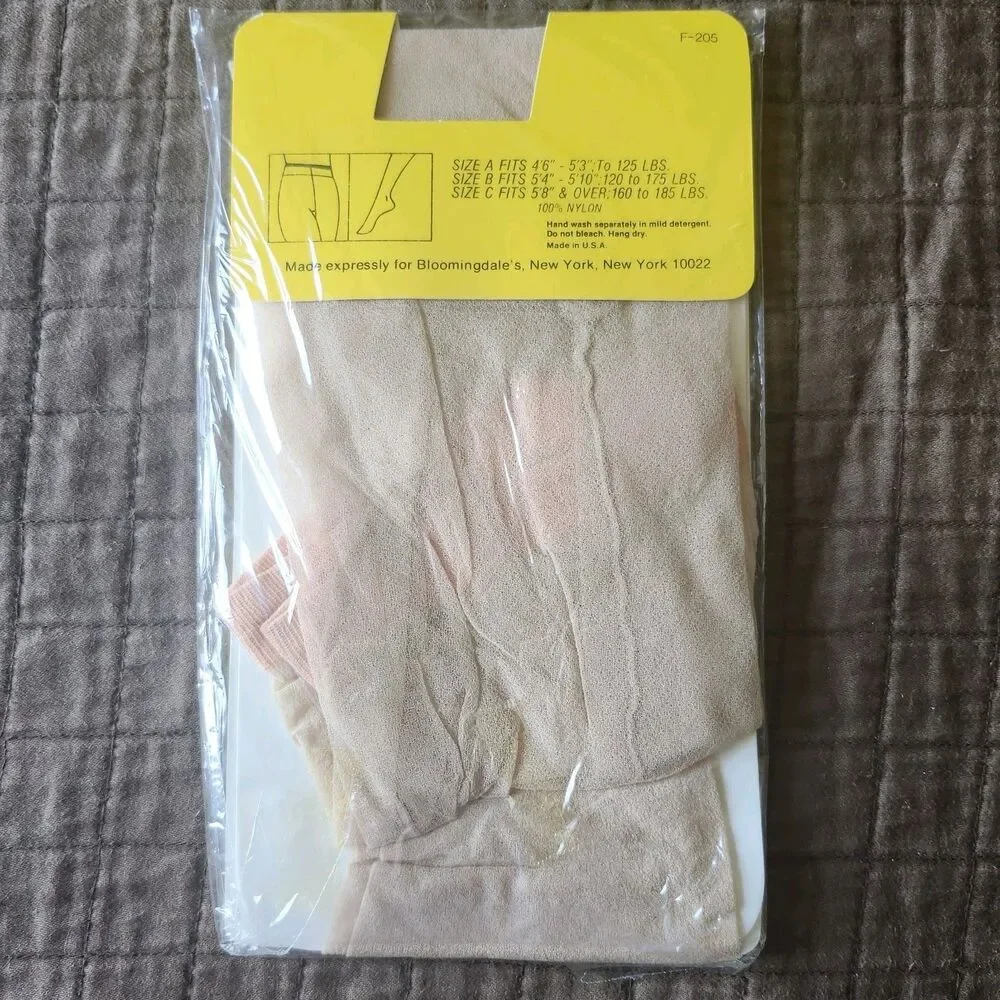 Vtg Bloomingdales B-Line Nylon Stockings Nude Sheer To Waist Sandlefoot